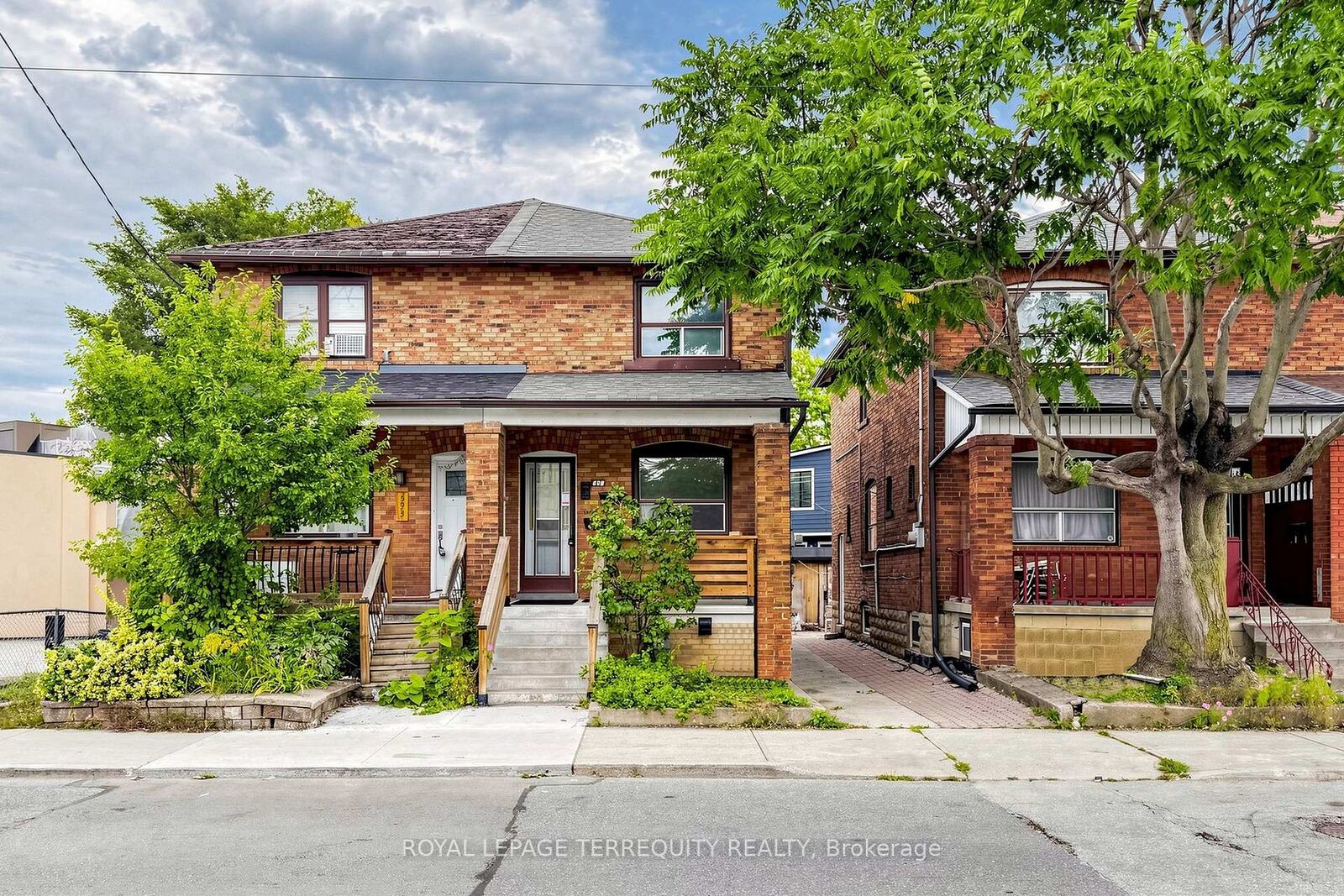 Property Photo:  591 Vaughan Road  ON M6C 2R4 