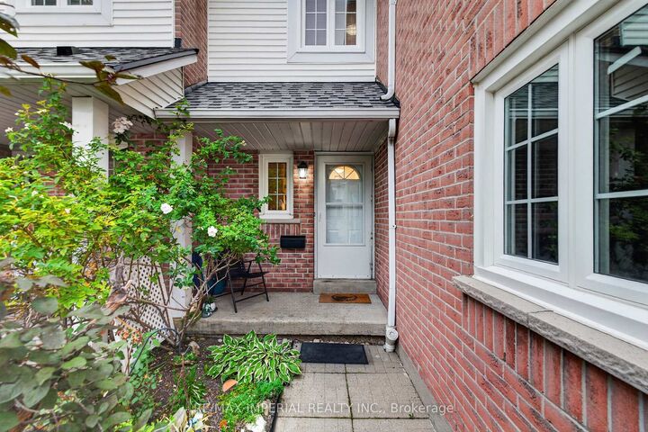 Property Photo:  5205 Glen Erin Drive E 26A  ON L5M 5N6 
