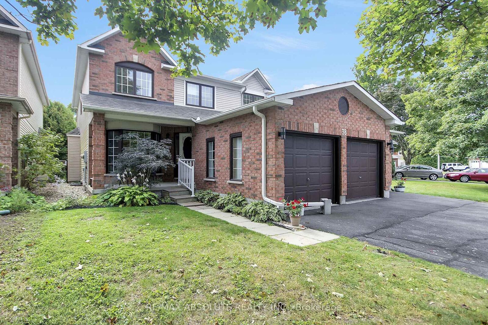 Property Photo:  38 Forestglade Crescent  ON K1G 5V8 