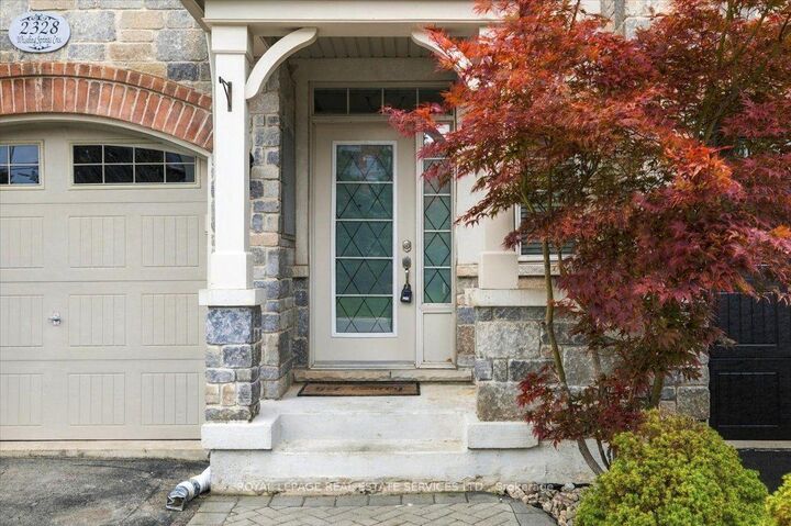 Property Photo:  2328 Whistling Springs Crescent  ON L6M 0C5 
