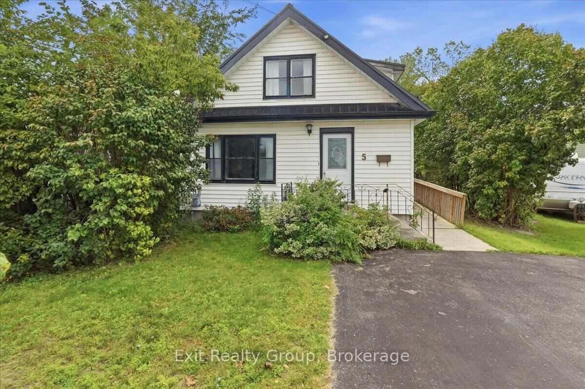 Property Photo:  5 Charlotte Street  ON K8V 2C1 