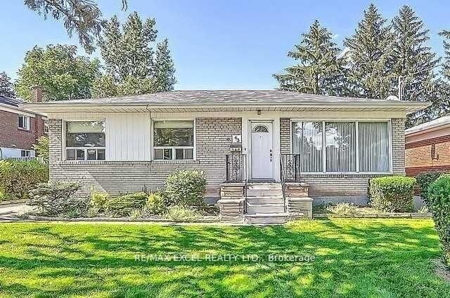 Property Photo:  43 Boothbay Crescent Main  ON L3Y 1Y6 