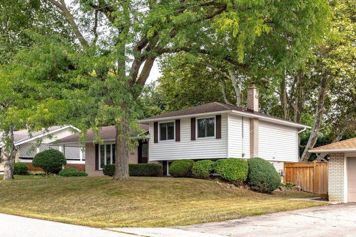 Property Photo:  1083 Manorwood Drive  ON L7T 2L9 