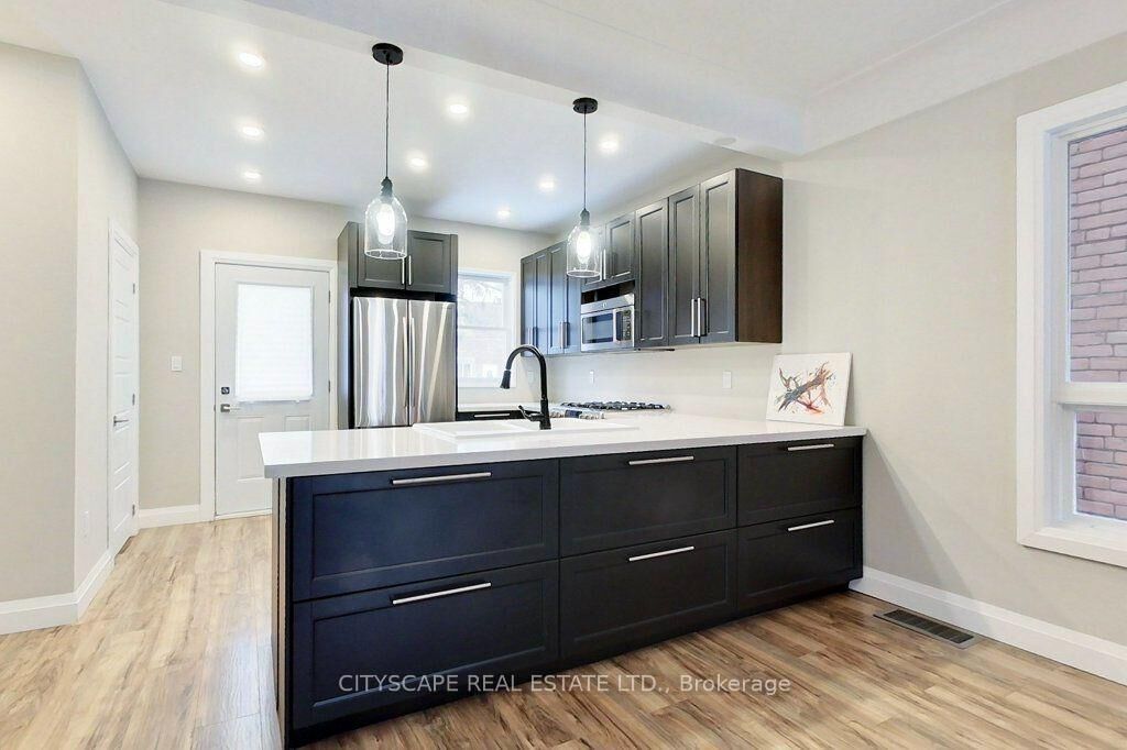 Property Photo:  39 Holton Avenue N  ON L8L 6H3 