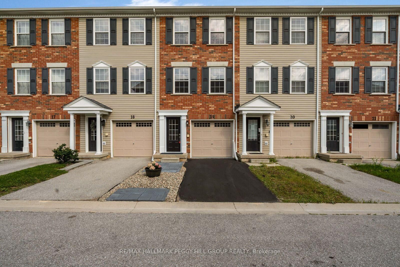 Property Photo:  91 Coughlin Road 19  ON L4N 0L6 