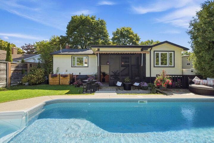 Property Photo:  1 Queen Anne Circle  ON N6H 4B6 
