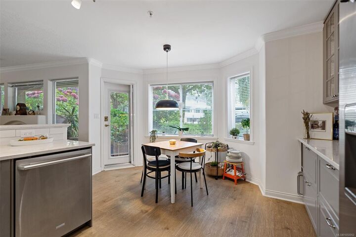 Property Photo:  405 Quebec St #21  BC V8V 4Z2 