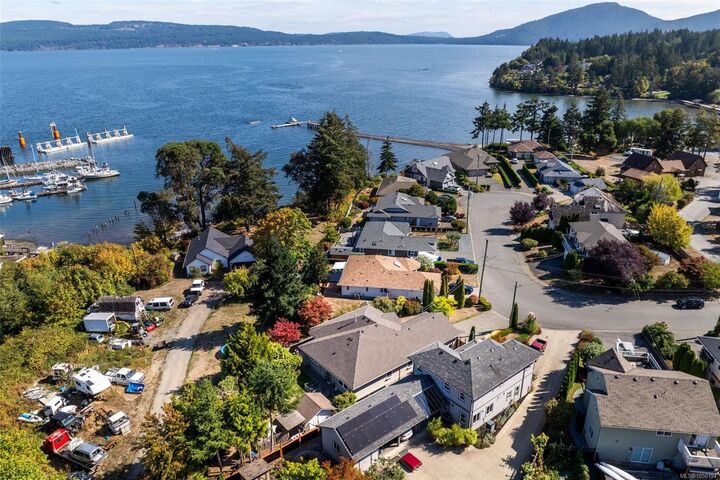Property Photo:  8102 Spinnaker Pl  BC V0R 1R0 