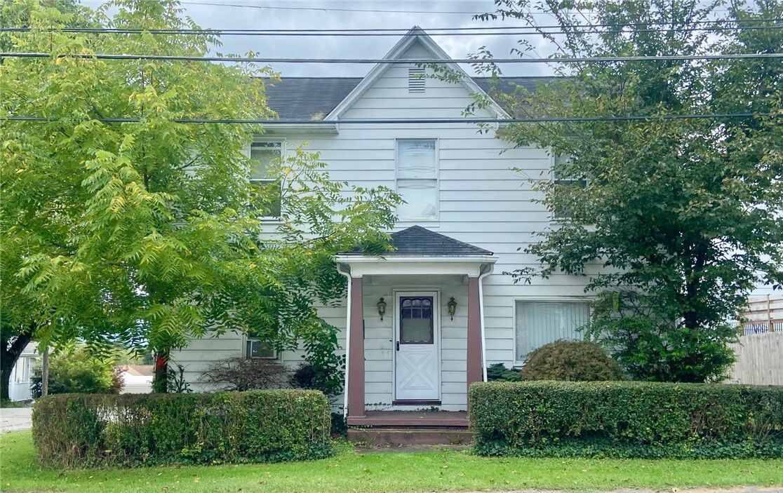 Property Photo:  915 Main St  PA 15650 