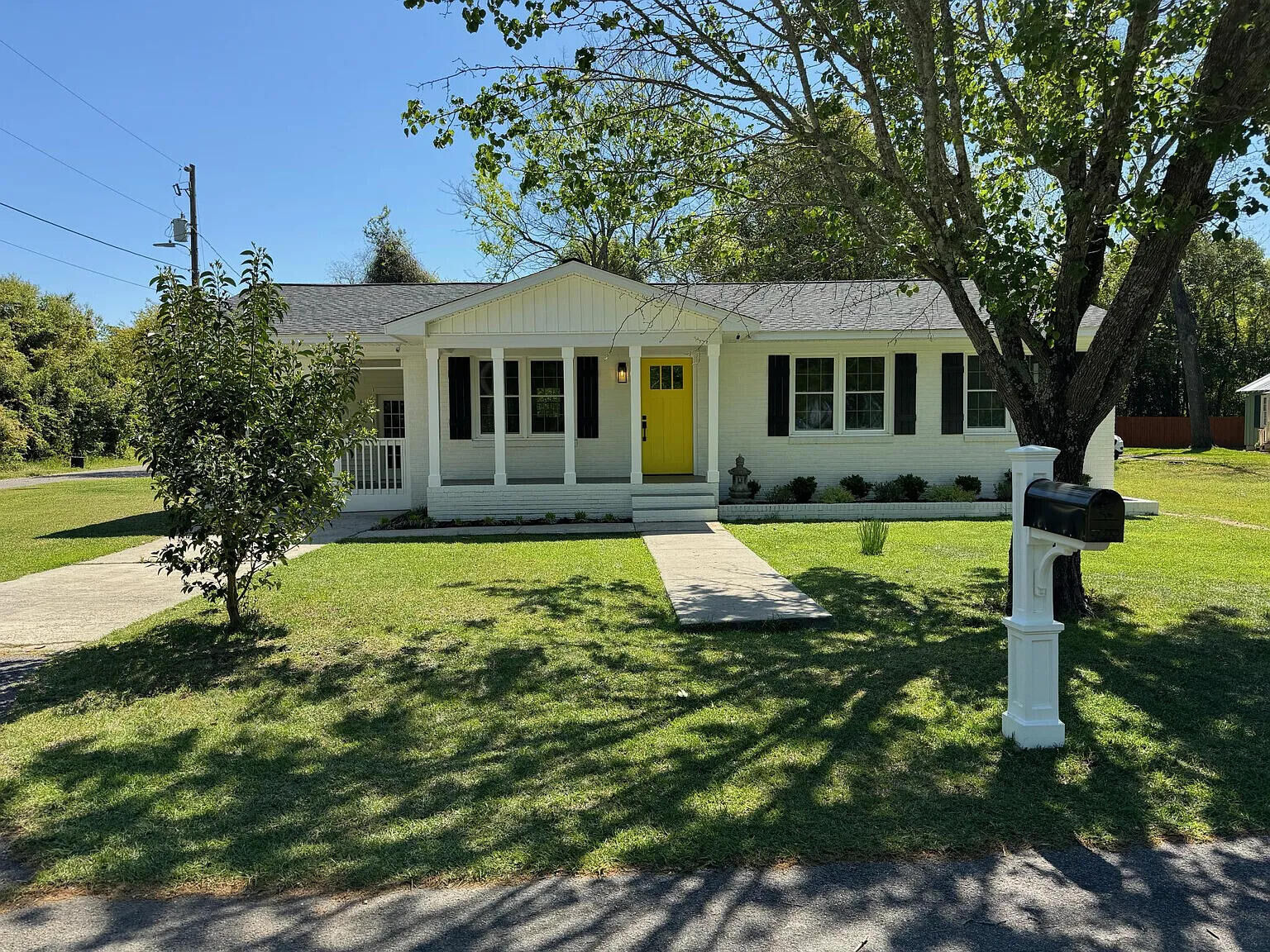 Property Photo: 202 Kershaw Street SE SC 29801