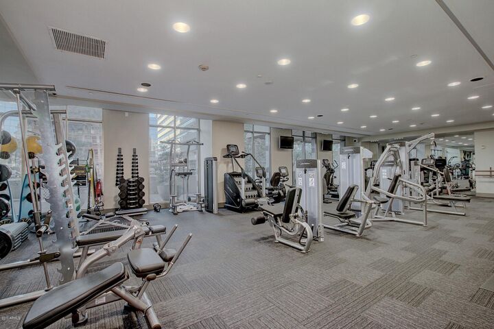 Property Photo: 2402 E Esplanade Lane 705 AZ 85016