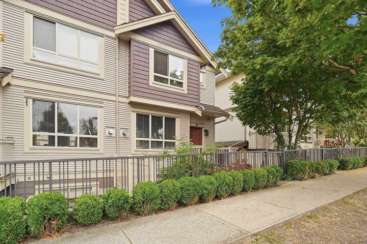Property Photo:  19560 68 Avenue 6  BC V4N 5Y5 
