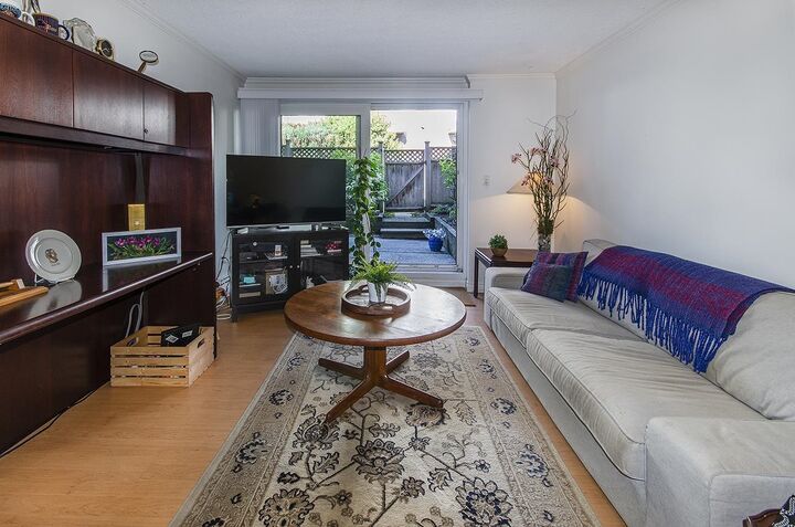 Property Photo: 360 E 2nd Street 107 BC V7L 4N6