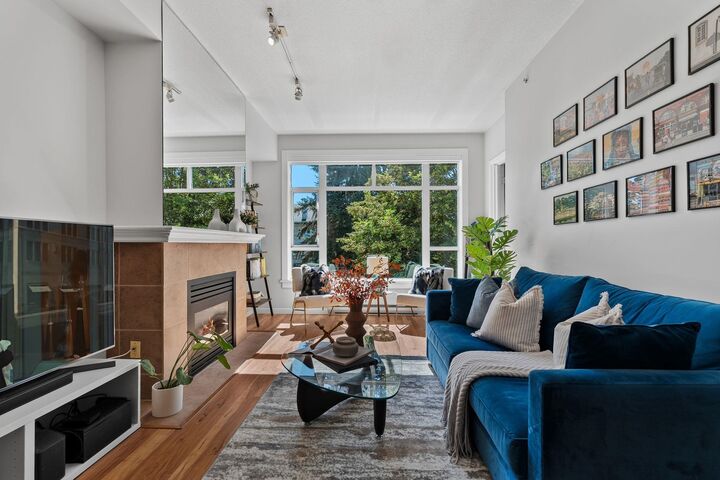 Photo de la propriété:  3600 Windcrest Drive 307  BC V7G 2S5 