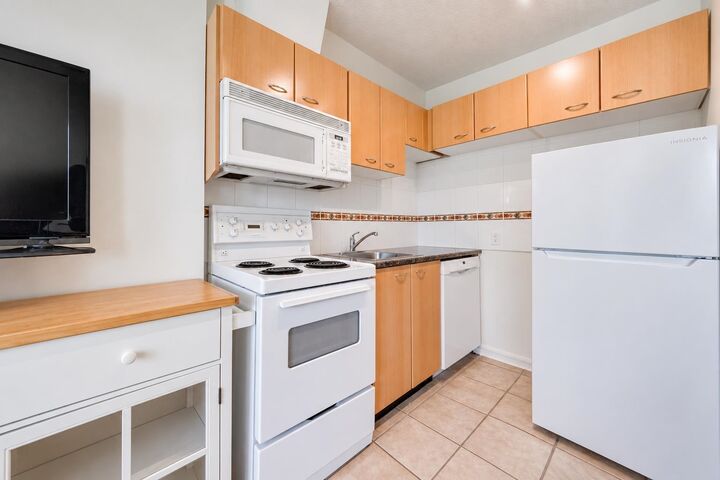 Property Photo:  1367 Alberni Street 403  BC V6E 4R9 