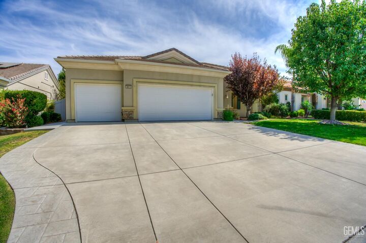 Property Photo: 5815 Chadwick Hills Court CA 93306