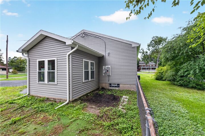 Property Photo:  101 E Oakley Drive  NY 13205 