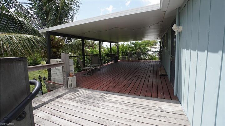 Property Photo: 12861 Iona Rd FL 33908