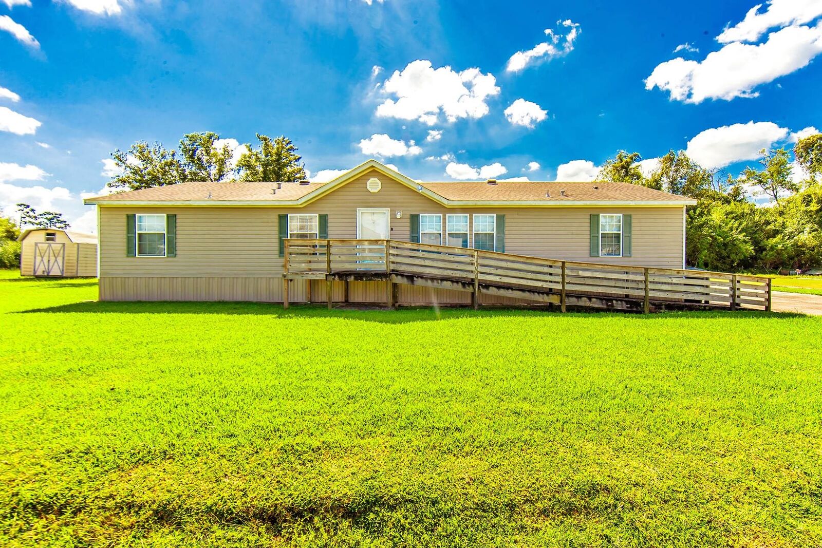 Property Photo:  117 Lyndenwood  LA 70364 