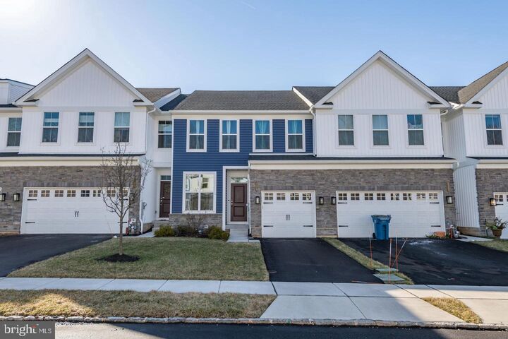 Property Photo:  204 Wystone Court  PA 18915 