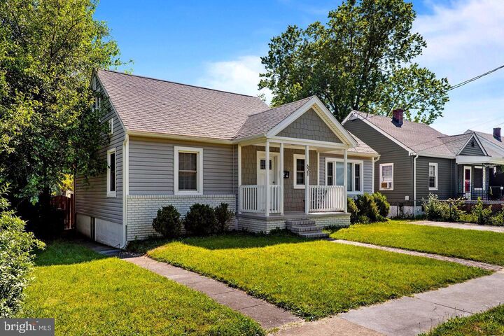 Property Photo:  621 Patterson Avenue  VA 22601 