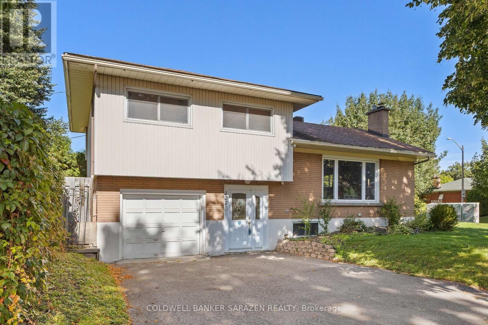 Property Photo: 1220 Whitmore Avenue ON K2C 2N7