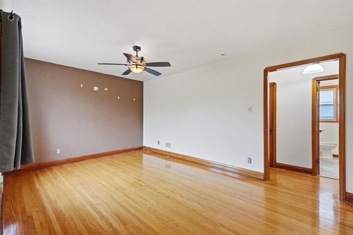 Property Photo:  5322 Roblin Boulevard  MB R3R 0H2 