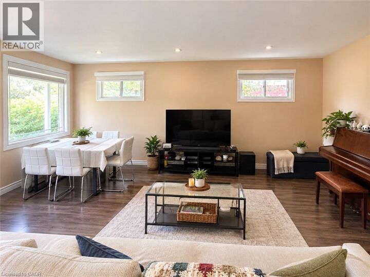Property Photo:  73 Larkspur Crescent  ON N2M 4W8 