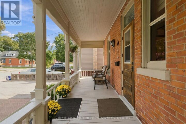 Property Photo:  44 Trafalgar Street  ON N7A 1T4 