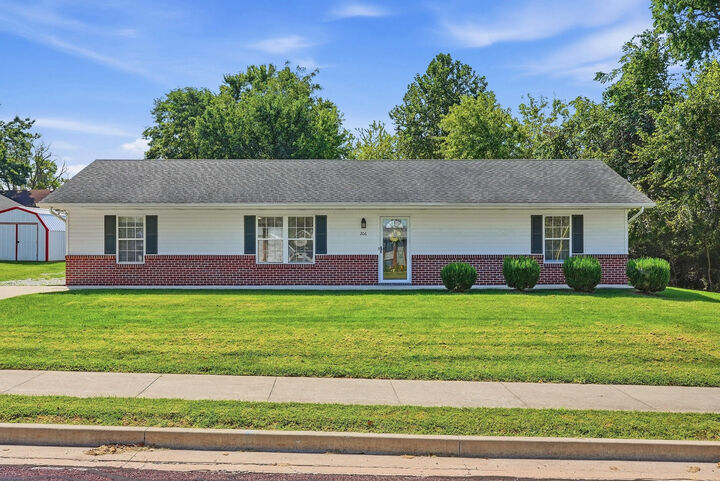 Property Photo:  206 Ash St  MO 65010 