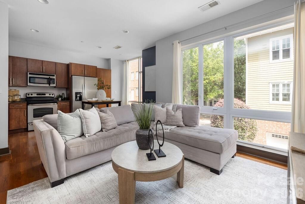Property Photo:  300 Magnolia Avenue 101  NC 28203 