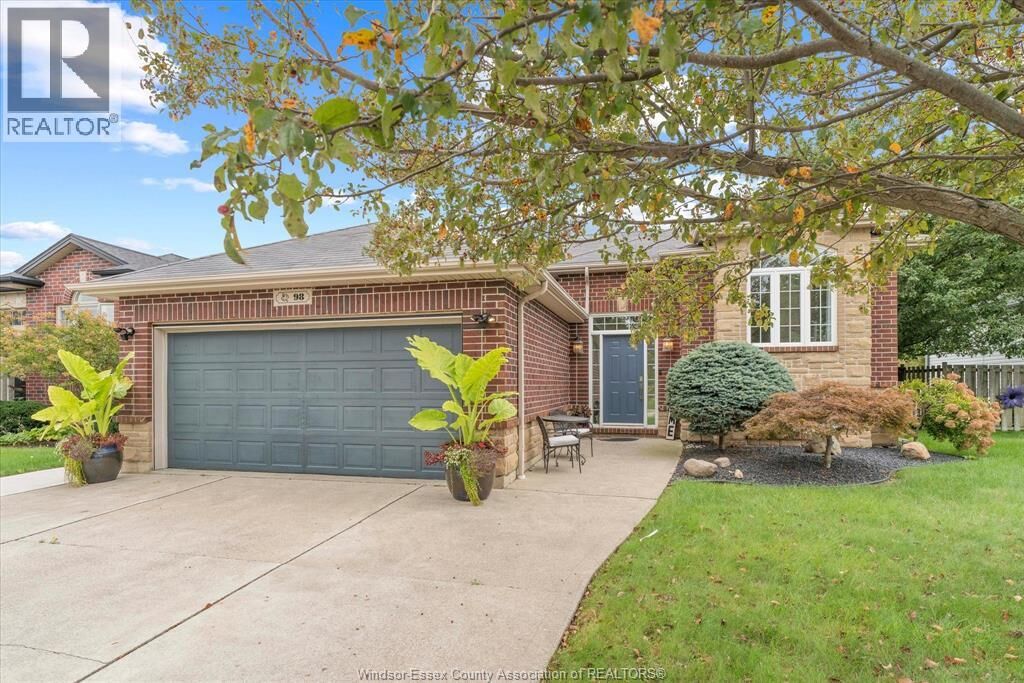 Property Photo:  98 Hazel Crescent  ON N9Y 0B2 