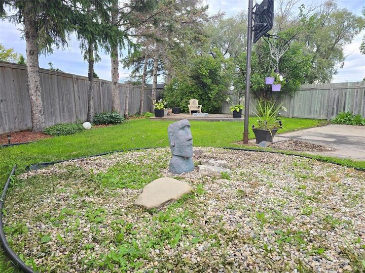 Property Photo: 230 Lake Village Road MB R3T 4M8