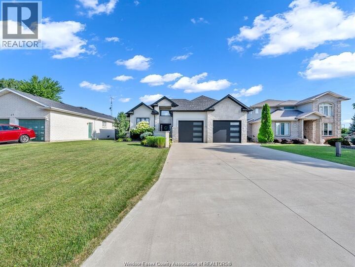 Property Photo:  22 Shawnee Court  ON N8H 5A8 