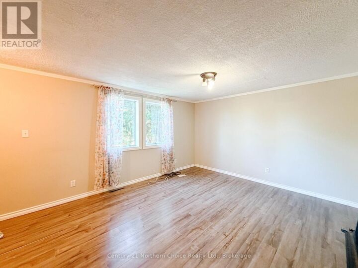 Property Photo: 1509 Agur Street ON P9N 1M4