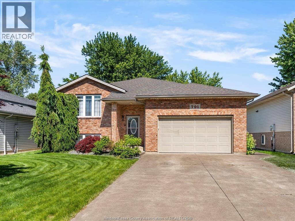 Property Photo: 791 Helena Crescent ON N8L 0L1