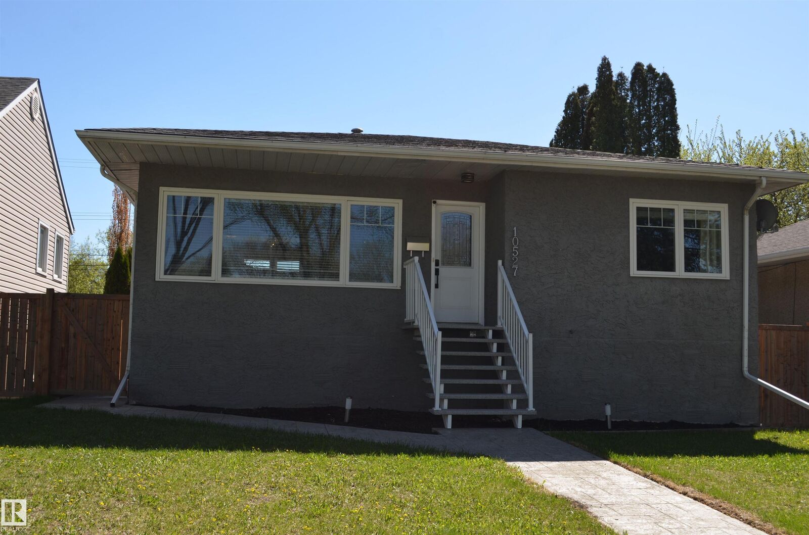Property Photo:  10527 81 Street NW  AB T6A 3L3 