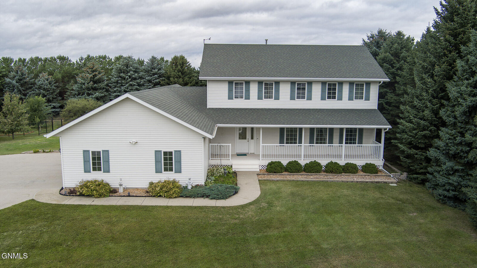 Property Photo: 3824 Prairie Pines Loop ND 58503
