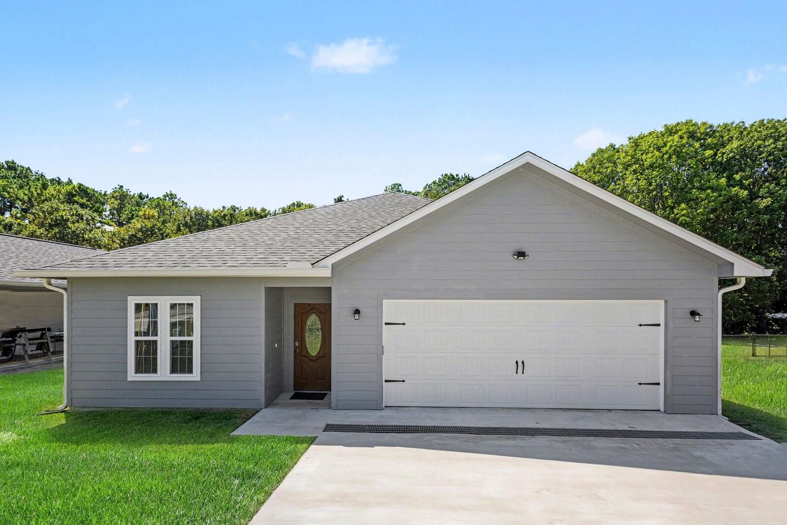Property Photo:  220 Hideaway Trail  TX 77331 