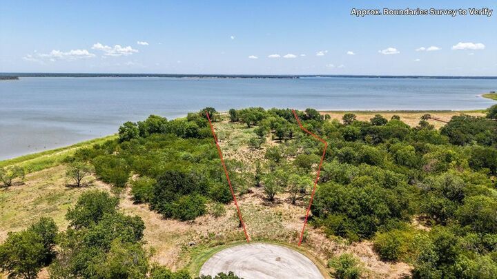 Property Photo:  8424 Edgewater Dr  TX 75143 