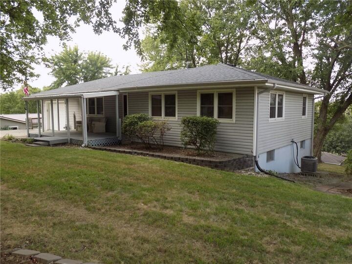 Property Photo:  804 N 6 Street  KS 66090 
