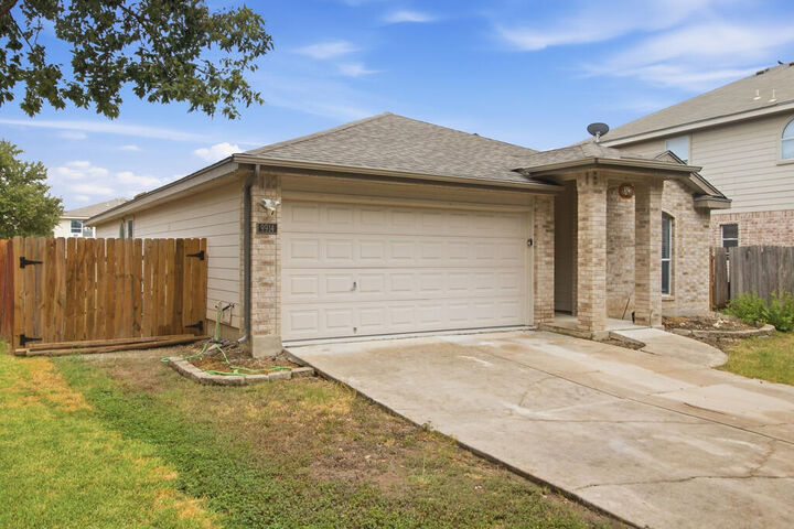 Property Photo: 9914 Mustang Isle TX 78254