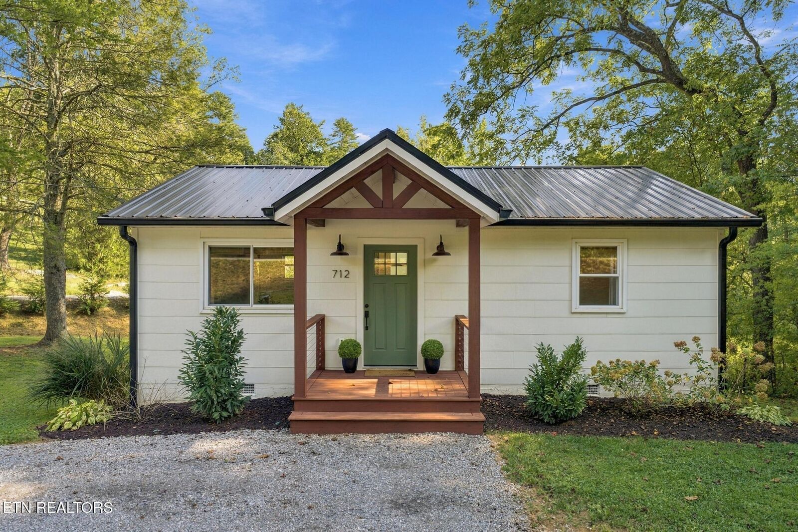 Property Photo: 712 E Millers Cove Rd TN 37886