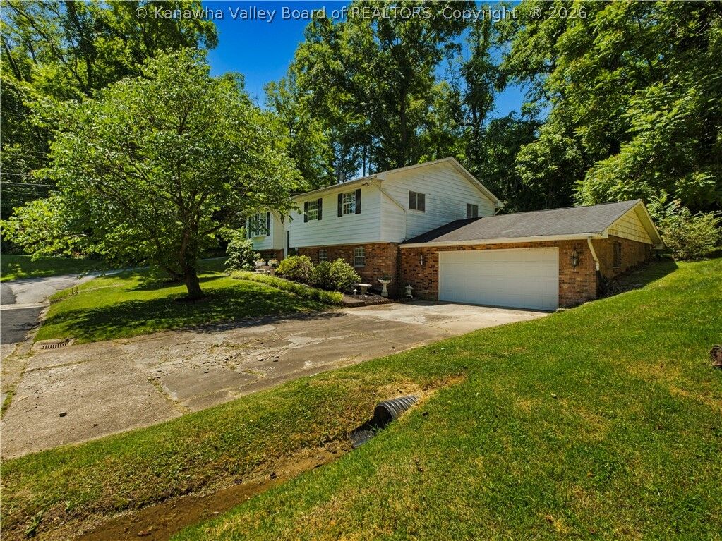 Property Photo:  241 Lakeview Drive  WV 25177 