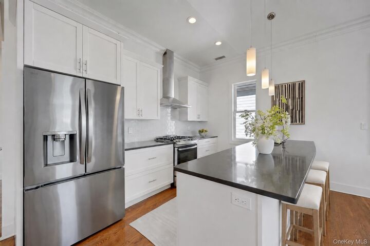 Property Photo:  63 Island Point 63  NY 10464 