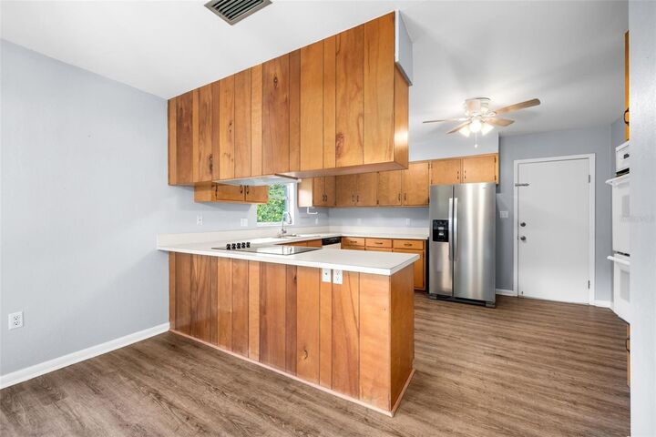Property Photo: 300 NW 34th Drive FL 32607