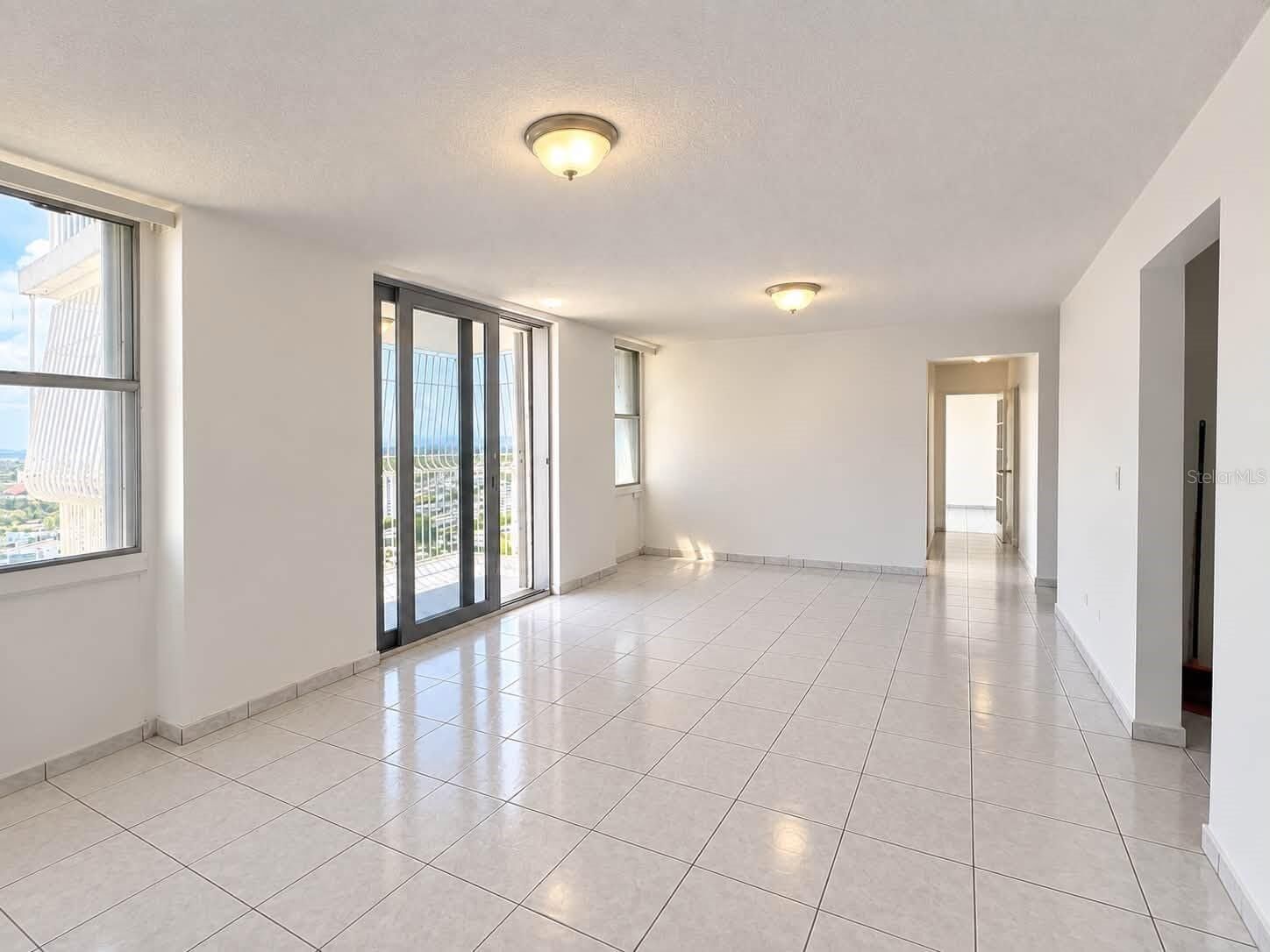 Property Photo:  19 Av. Luis Vigoreaux 23A  PR 00966 