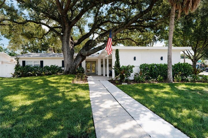 Property Photo: 214 S Treasure Drive FL 33609