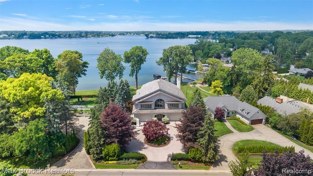 Property Photo:  2980 Middlebelt Road  MI 48323 1931 