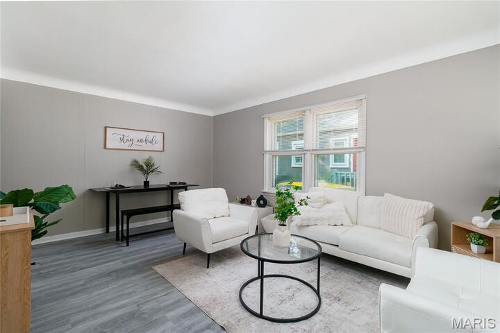 Property Photo: 609 Belmont Place MO 63135